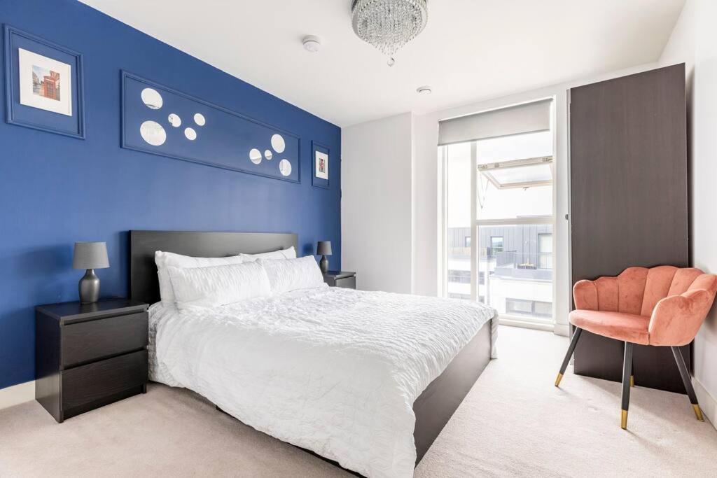 Stylish & Comfortable Top-Floor Flat In Harrow London Exterior photo